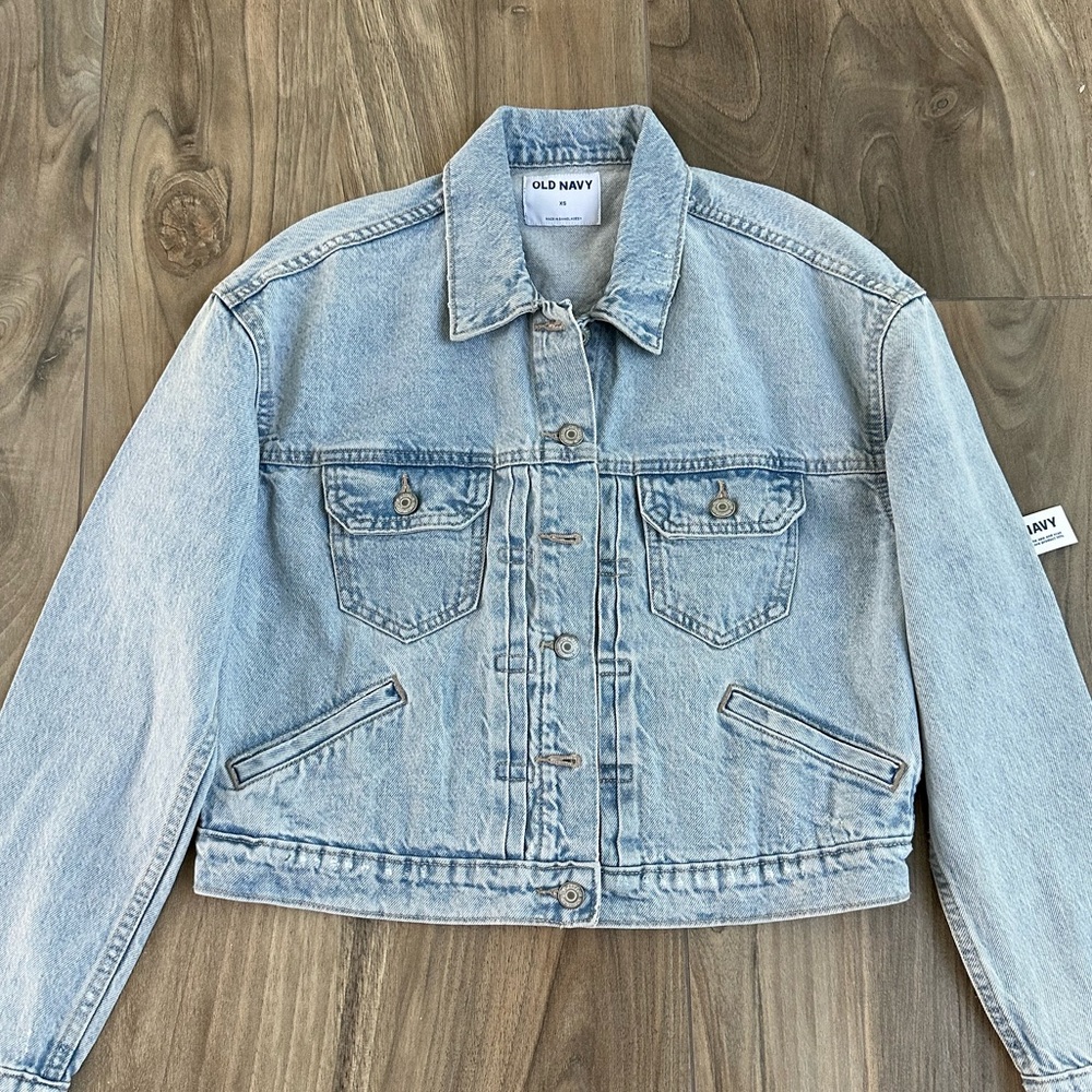 Old Navy jean jacket NwT women’s XS light wash
